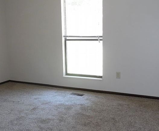 5th image of 4905 Montebello Dr