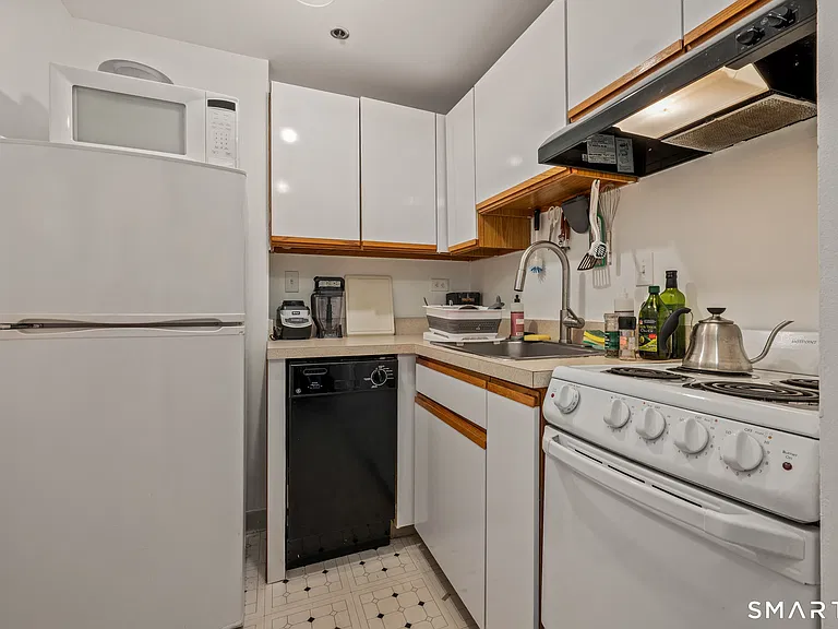 124 Court St #505 — Photo 4