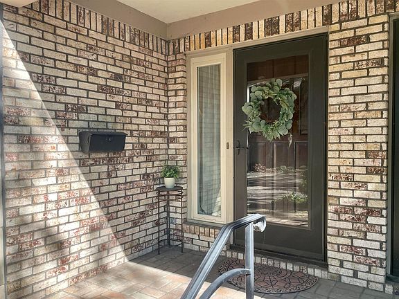 3rd image of 4608 Sandringham Dr