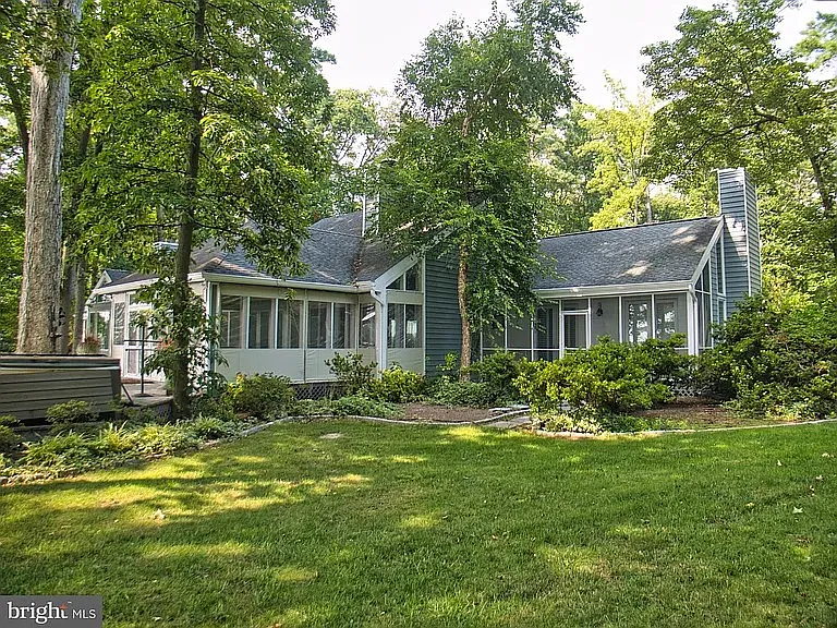 124 Eareckson Ln — Photo 8