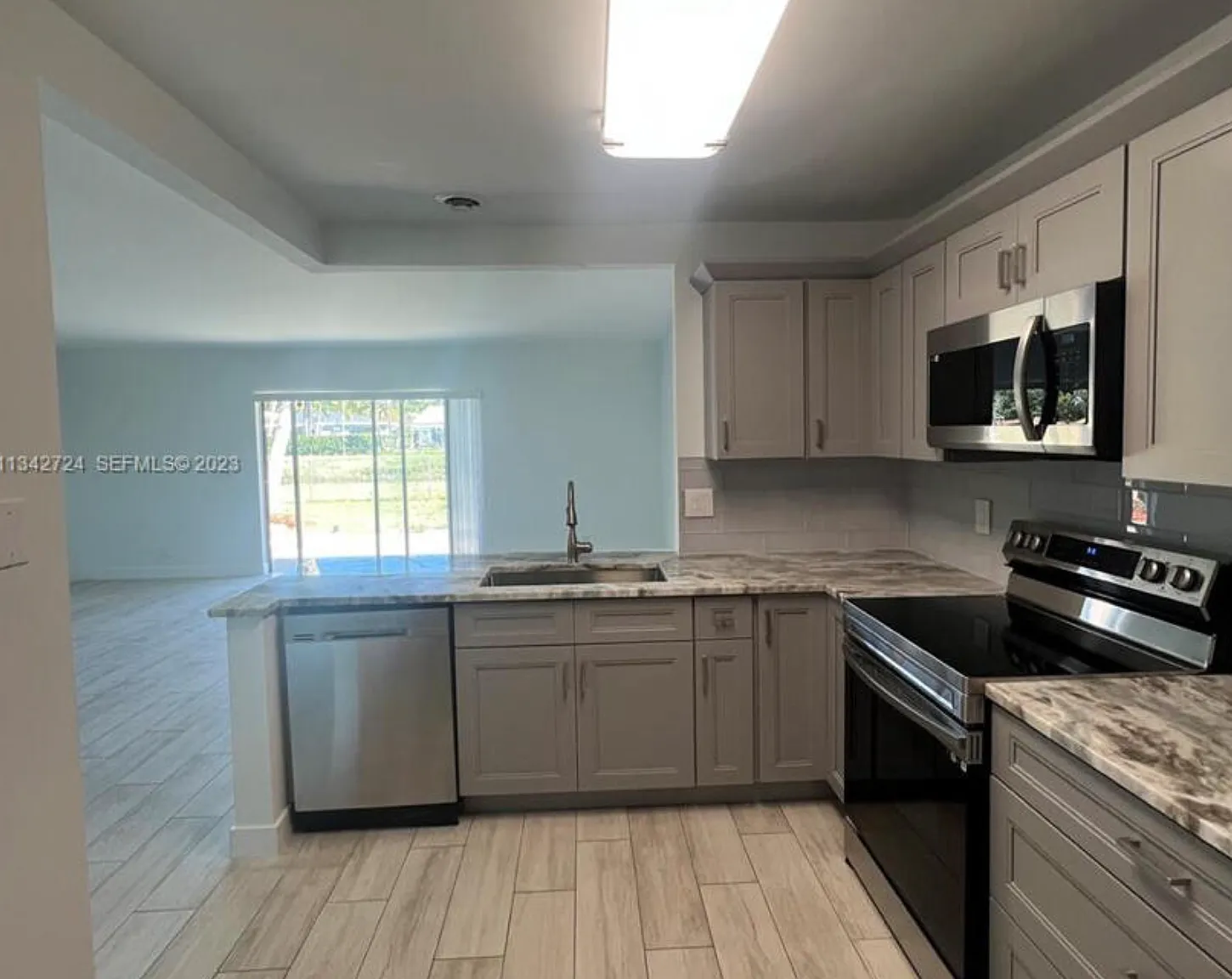 3 bed, 1302 sqft, $3,600 — Photo 2