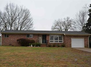 317 E Peach St, Martin, TN 38237