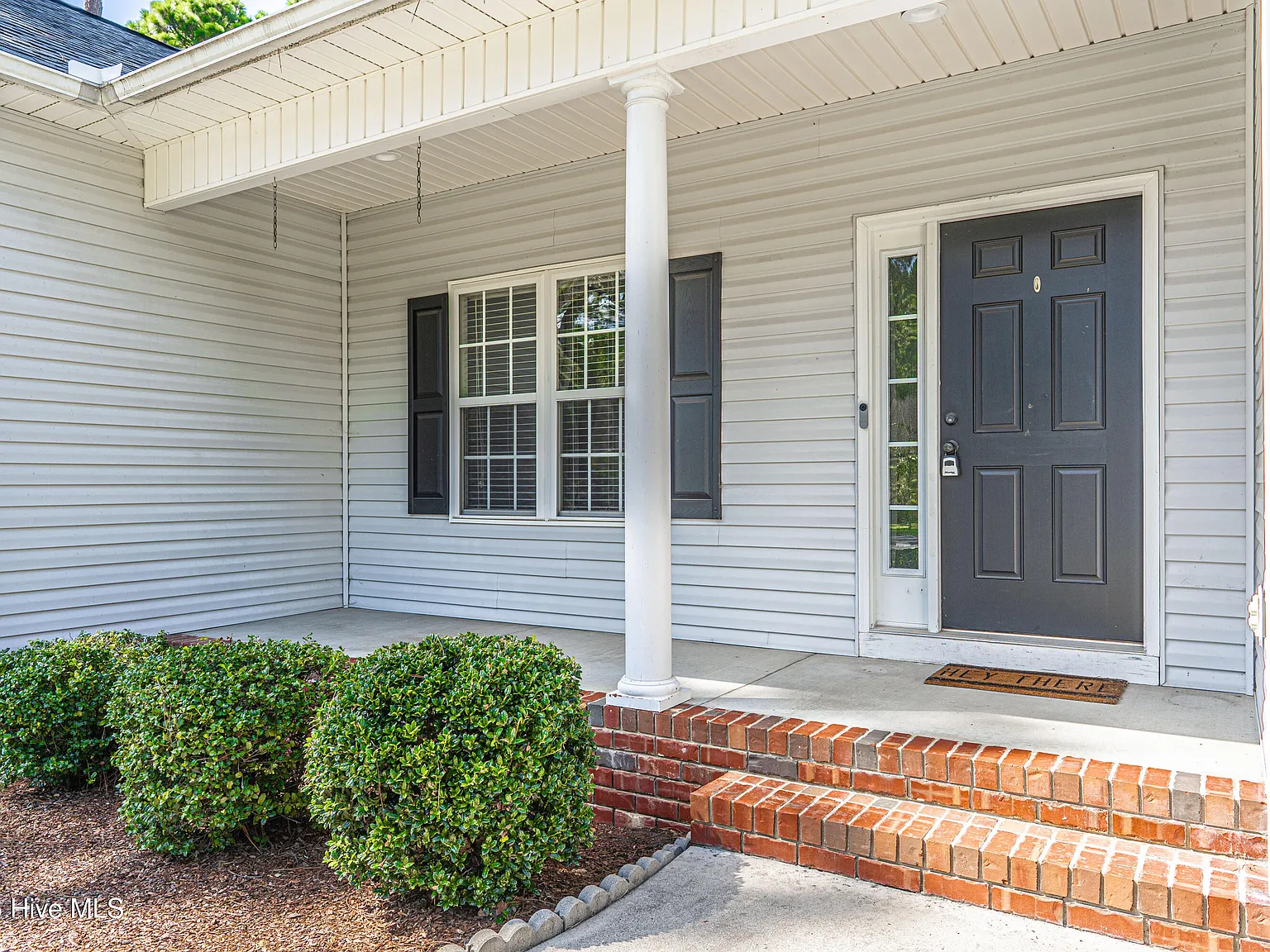 3 bed, 2.0 bath, 1498 sqft, $2,200 — Photo 2