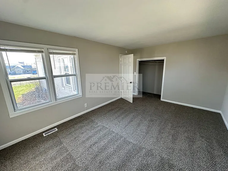 184 W North St — Photo 19