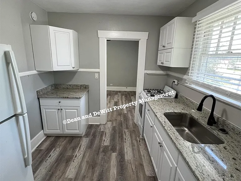 932 10th St N #3 — Photo 8