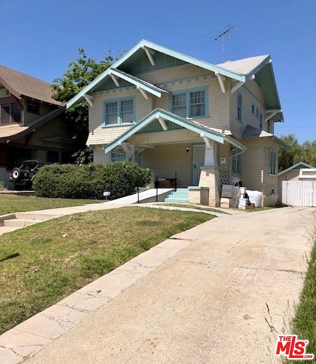 2nd image of 1221 S Windsor Blvd