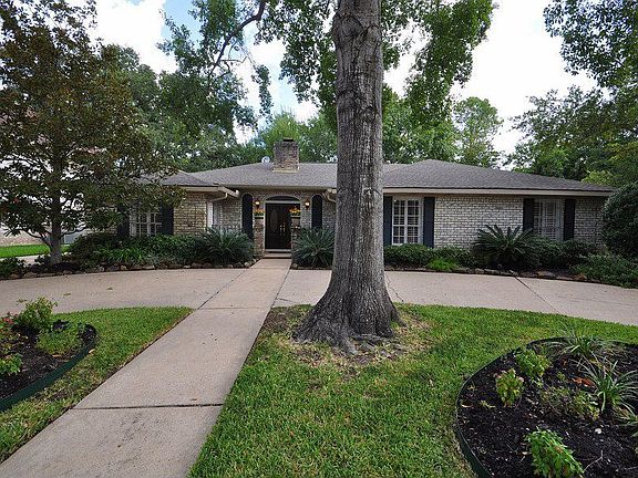 2nd image of 10818 Holly Springs Dr