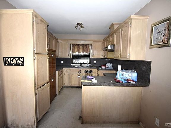 4th image of 2404 E Hibiscus Ave