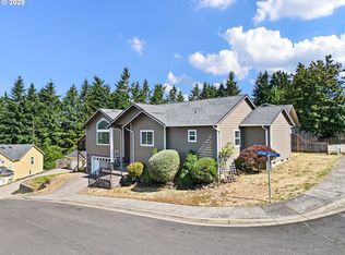 1590 Cottage Heights Loop, Cottage Grove, OR 97424