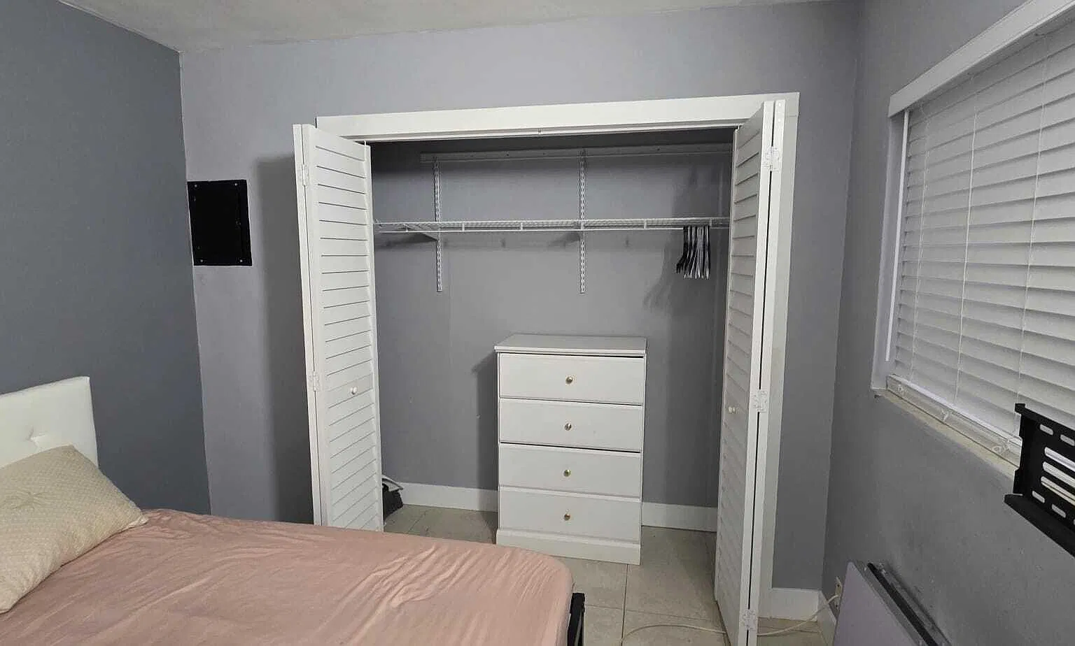 Studio, 1.0 bath, 300 sqft, $1,200 — Photo 2
