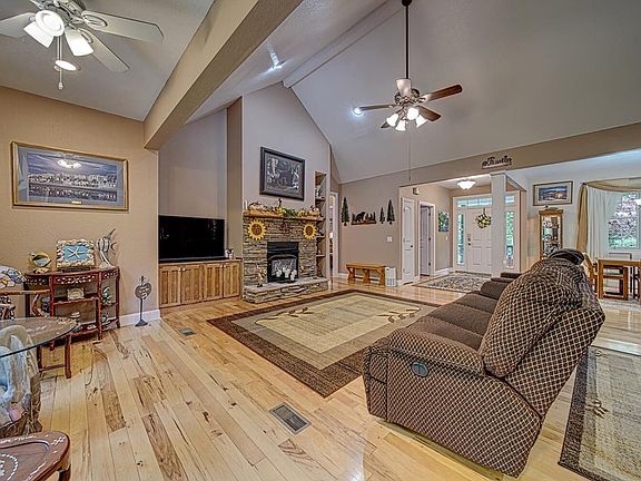 2nd image of 1514 Smithfield Ln