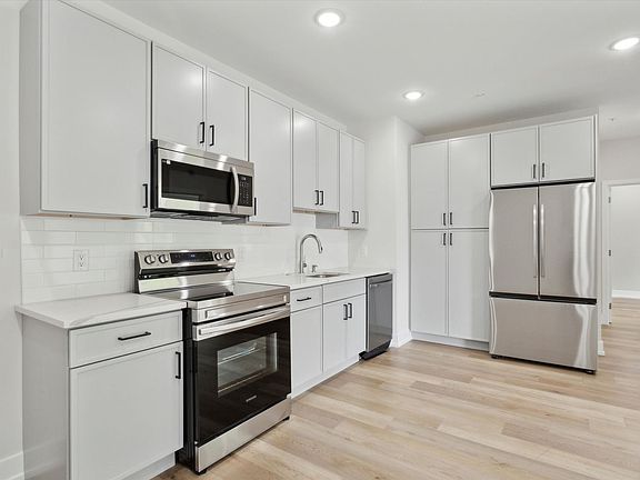 3rd image of 401 E Walnut Ln #502