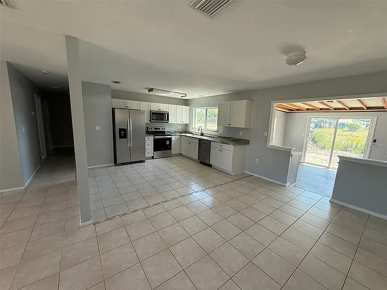 3236 Montclair Cir — Photo 7