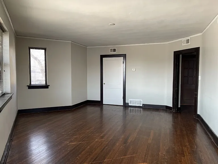 3302 Burt St — Photo 6