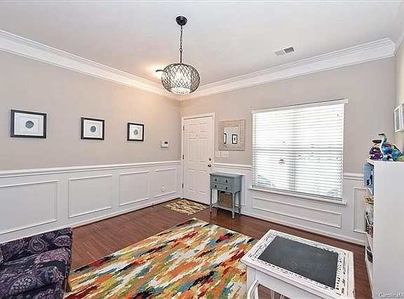 4th image of 915 Little Creek Dr #915