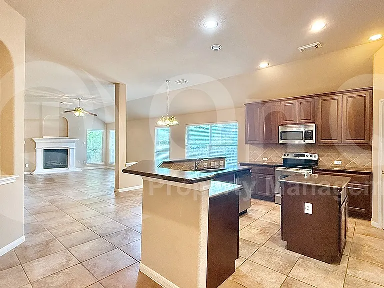 1621 Liberty Oaks Blvd — Photo 25