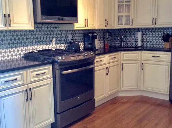8C Indiana Ct, Matawan, NJ 07747
