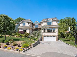 412 Valley View Ave, Paramus, NJ 07652