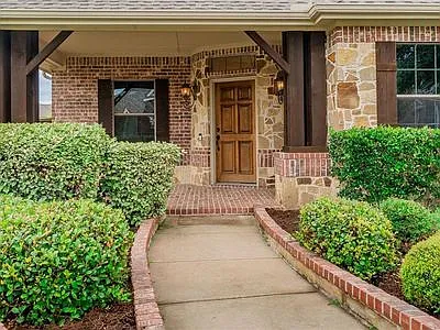 644 Maize Rd — Photo 2
