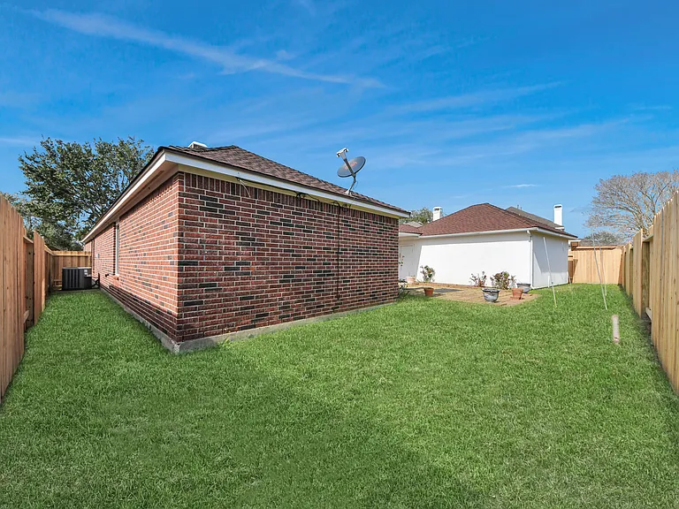 9818 Glassford Dr — Photo 8