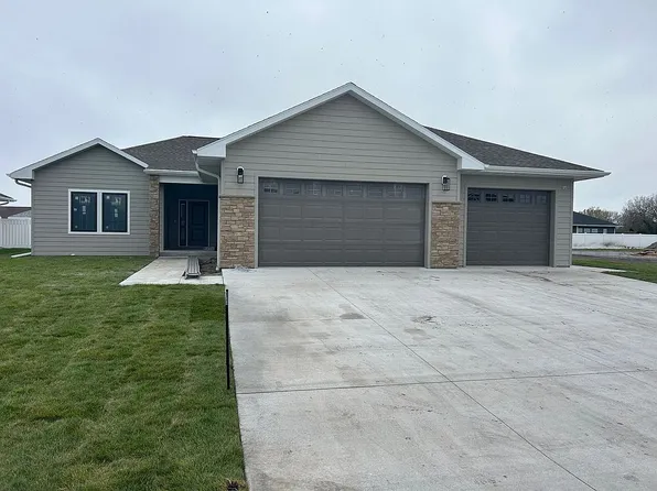 4240 Bretwood Cir, North Platte, NE 69101