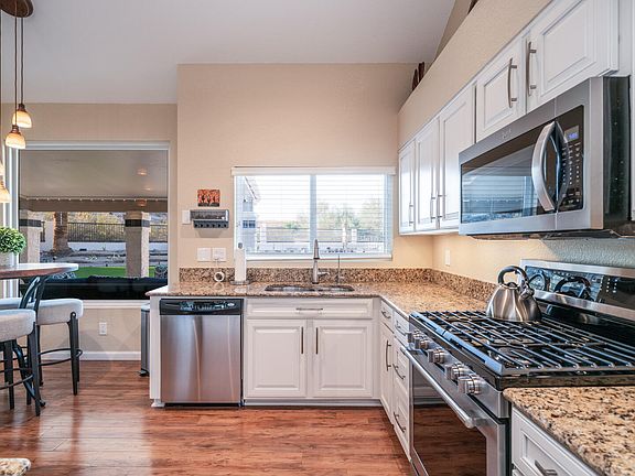 4th image of 4142 E THISTLE LANDING Drive