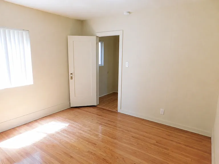 1250 E Villa St — Photo 7