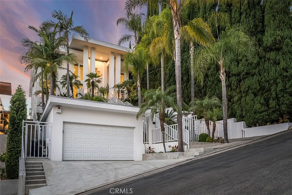 4 bed, 5.5 bath, 3900 sqft, $16,300 — Photo 1