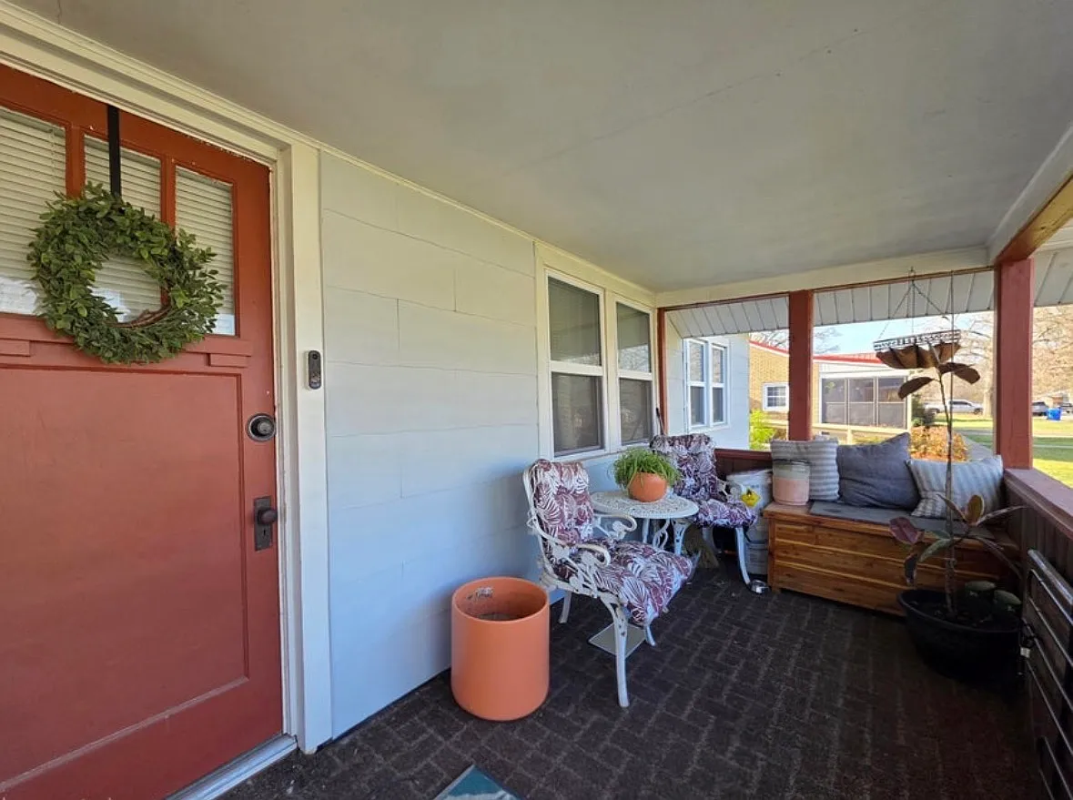2 bed, 1048 sqft, $1,300 — Photo 3