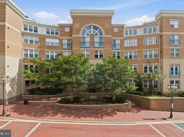 12001 Market St APT 179, Reston, VA 20190