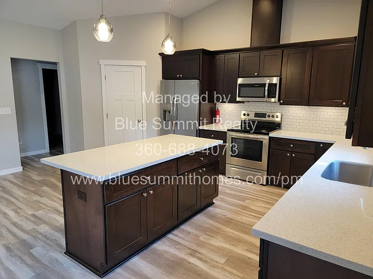 105 Brodie St SE — Photo 2