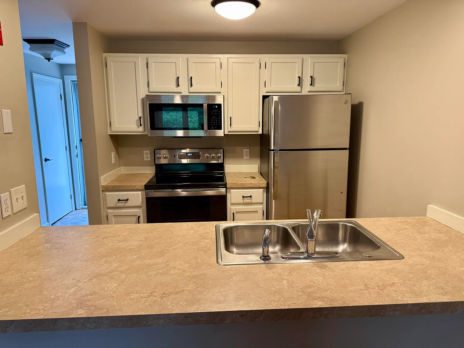 1 bed, 707 sqft, $2,300 — Photo 3