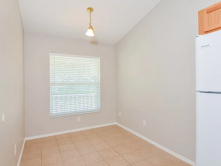 4042 Banbury Cir — Photo 6