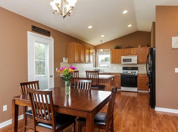 4th image of 1029 Sunrise Ln NW