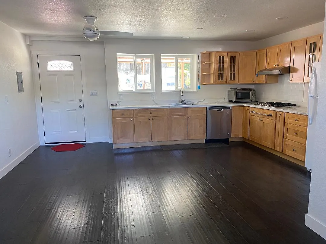 Studio, 390 sqft, $1,850 — Photo 2