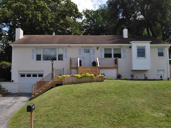 204 Burnley Dr, Staunton, VA 24401