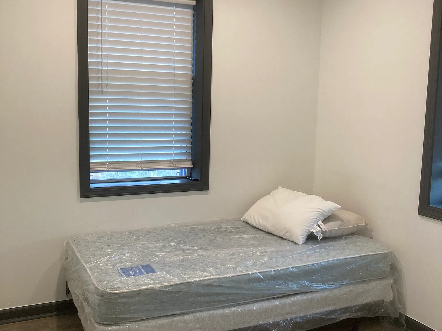 7 bed, $710 — Photo 3