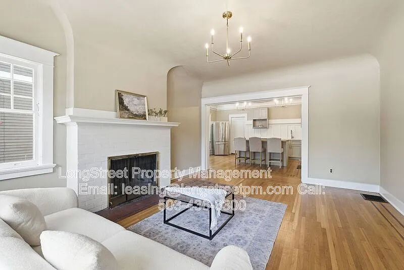 4 bed, 1.5 bath, 3386 sqft, $3,995 — Photo 2