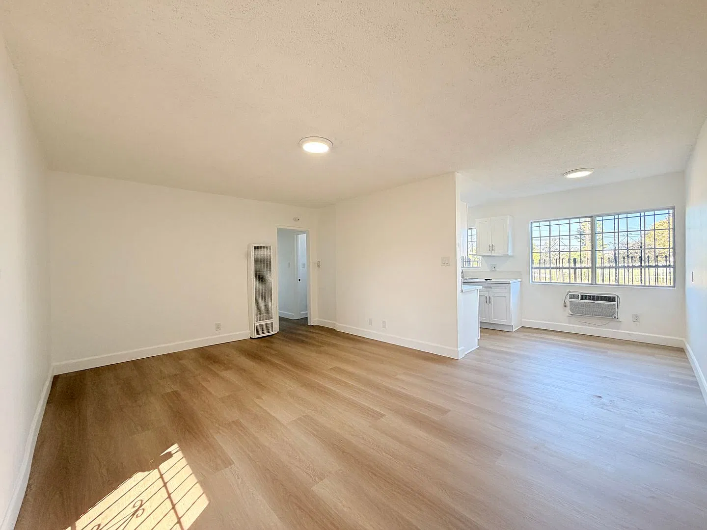 1416 W. 105th St — Photo 3