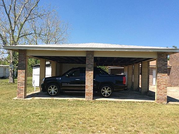 4th image of 8511 Airway Dr