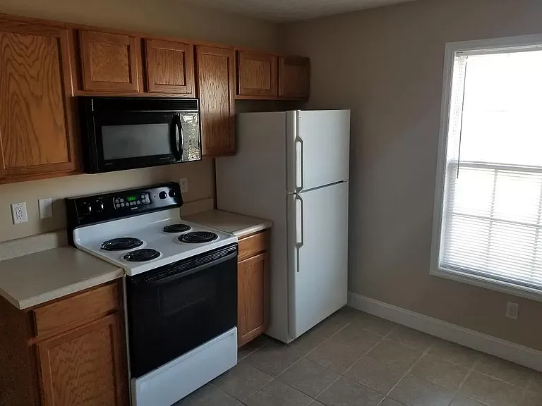 630 Hampton Way — Photo 17