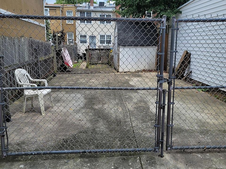 2nd image of 710 Taylor St NW