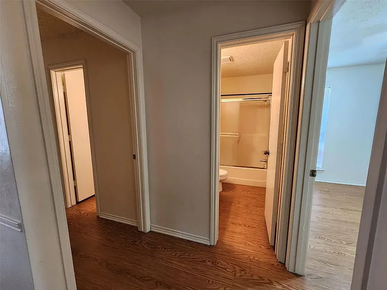 3008 N Bell Ave — Photo 7