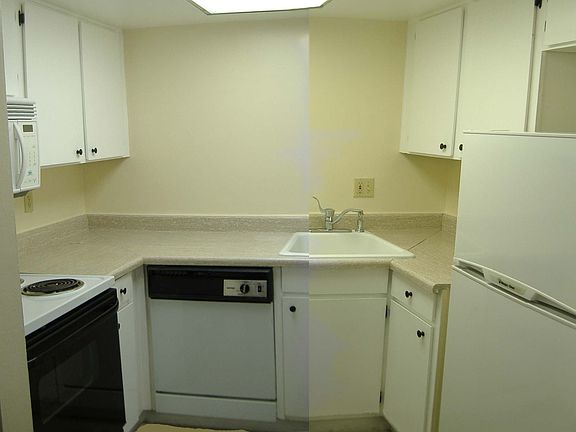 Kitchen Appliances included