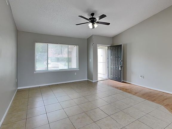 4th image of 3127 Forestgreen Dr N