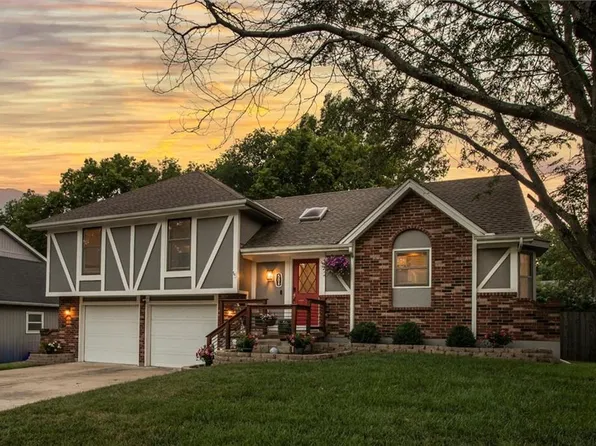 508 NE Adams Dr, Lees Summit, MO 64086