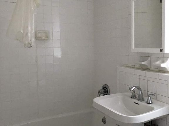 3rd image of 261 Seaman Ave APT 12C