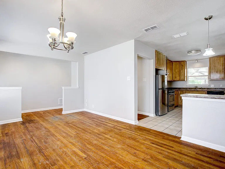 434 Schmeltzer Ln — Photo 6