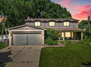 44364 Highgate Dr, Clinton Township, MI 48038