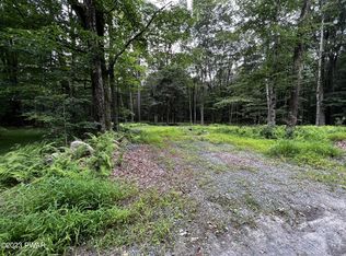 168 Maple Ln, Greentown, PA 18426